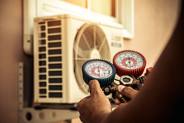 Professional Hvac technician working in Derwood, MD